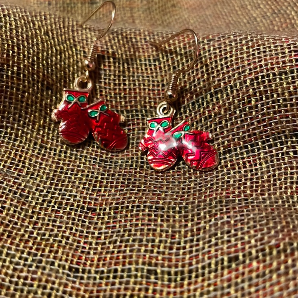 3/15 Handmade Red & Green Enamel on Goldtone Mittens Christmas Earrings